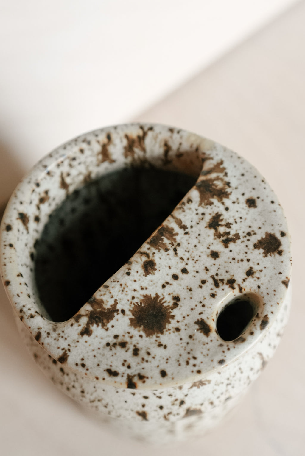 VU takeaway cup